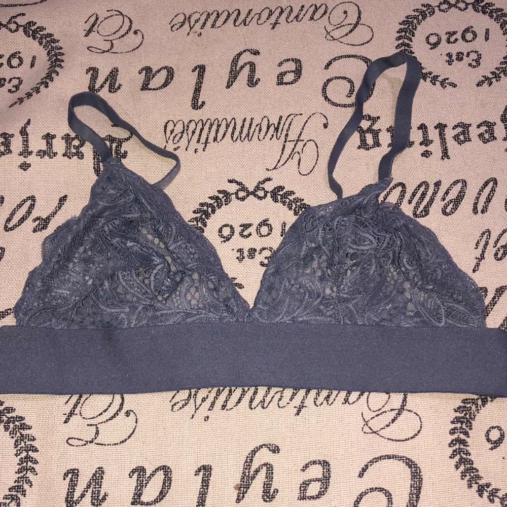 All you lively bralette! Grey in color. Size large. Thick waistband!